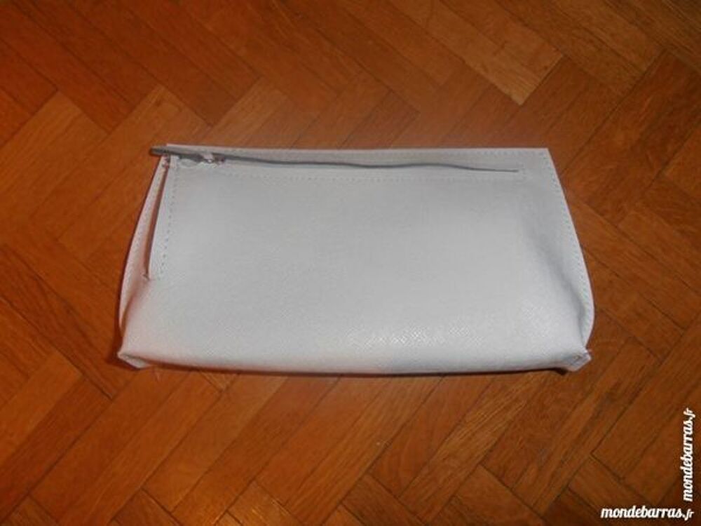 Superbe trousse blanche (39) Maroquinerie