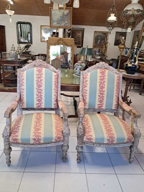 Fauteuils d'apparat ancien en bois 550 Chteau-l'vque (24)