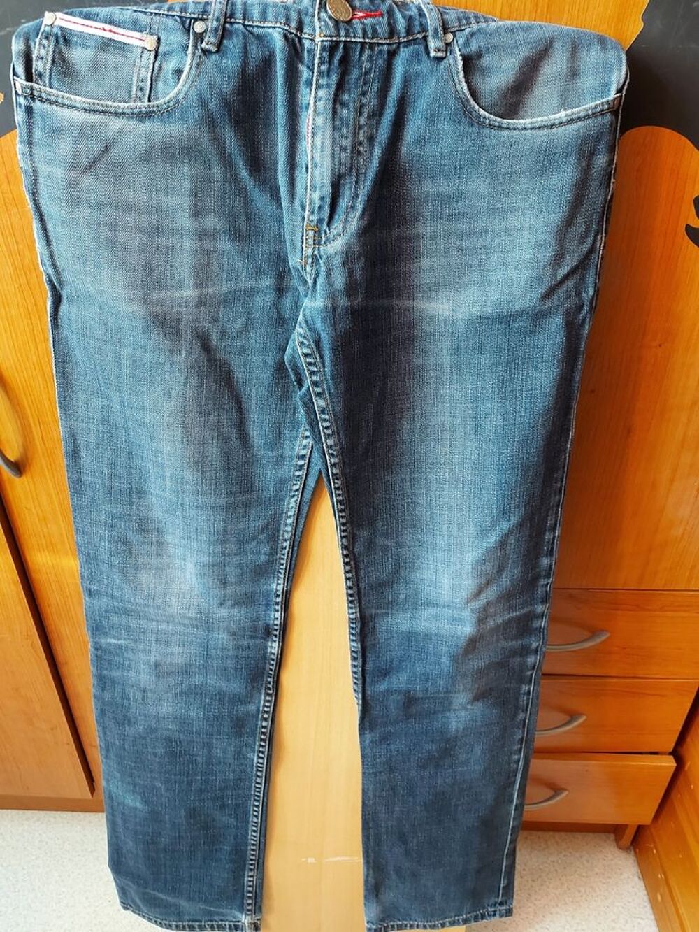 plusieurs mod&egrave;les de pantalons Vêtements