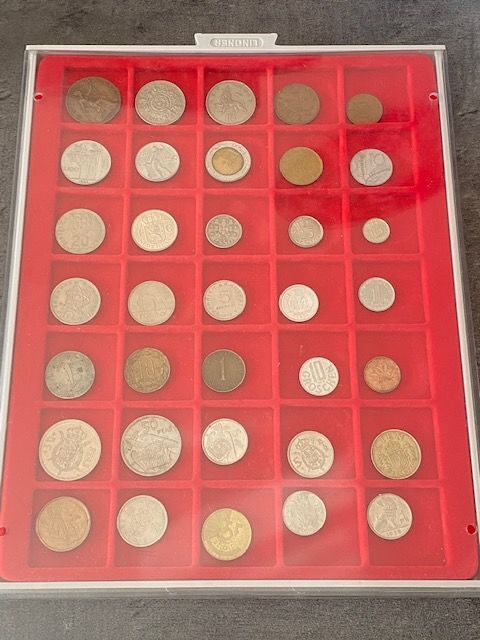 Médaillier rempli de pièces de monnaie 15 Mions (69)