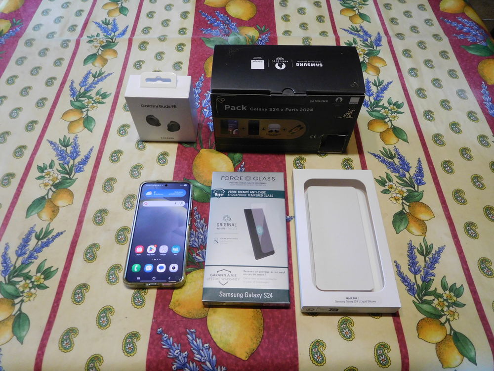 Mobile Samsung S24 et Buds FE Téléphones et tablettes