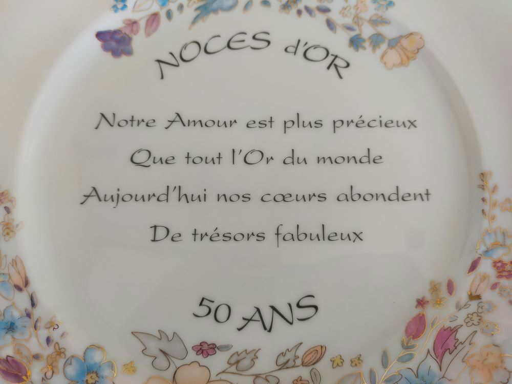 Assiette porcelaine d&eacute;co &quot;noces d'or 50 ans&quot; sous motif flor Dcoration
