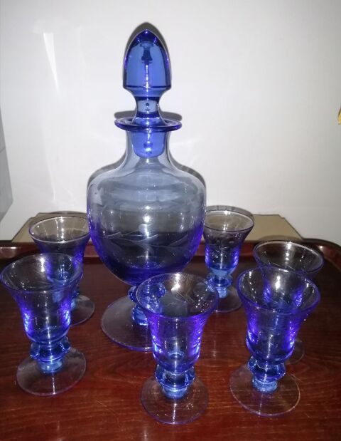 Ravissante carafe liqueur azur et ses 6 verres gravs 55 Albi (81)