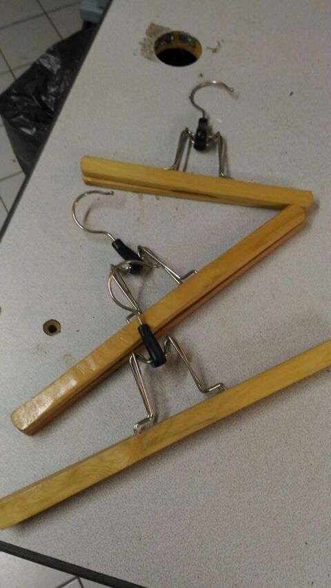 8 Cintres pour pantalons.s/jupes 8 Saint-Brs (30)