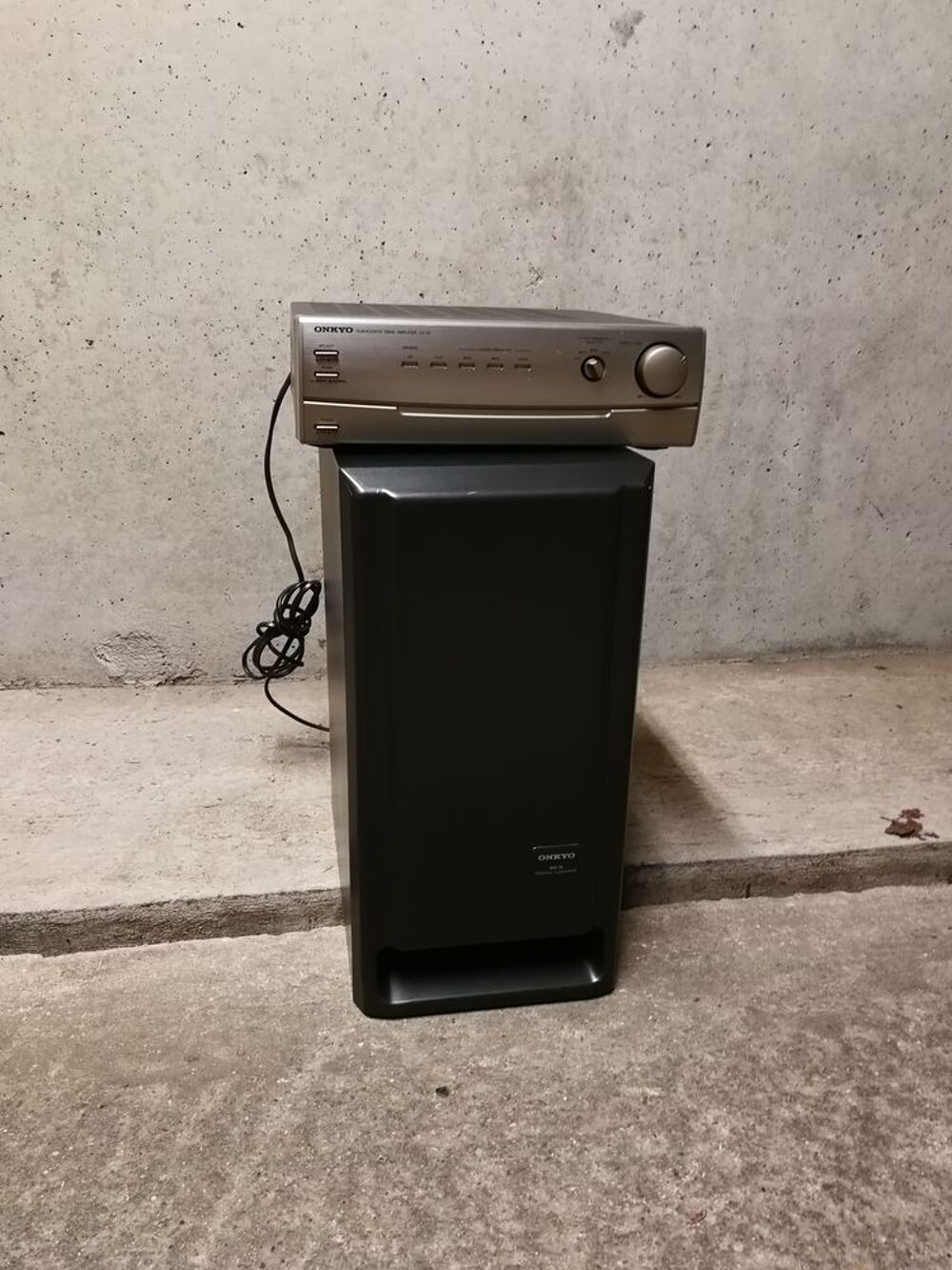 Ampli Woofer + enceinte de marque Onkyo Audio et hifi