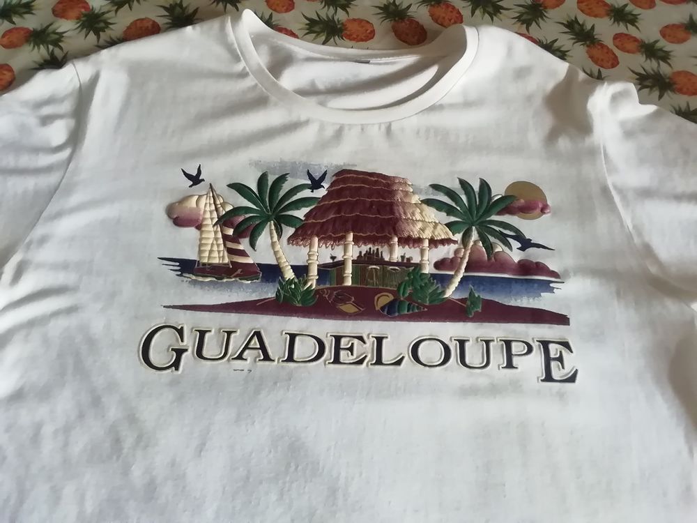 Magnifique tee-shirt Guadeloupe taille L 100 %coton Vêtements