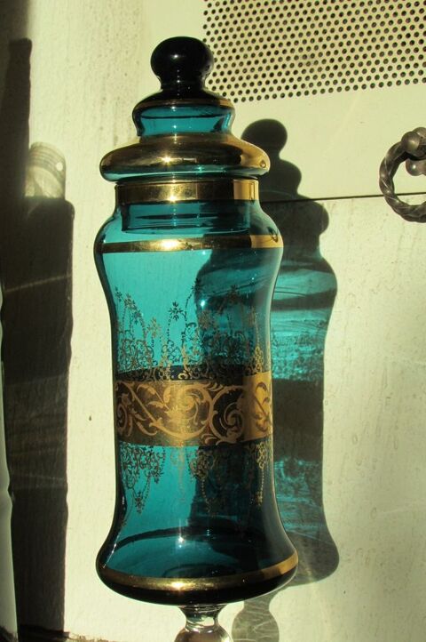 Pot couvert, flacon apothicaire en verre teint� et dorure 155 Paris 15 (75)