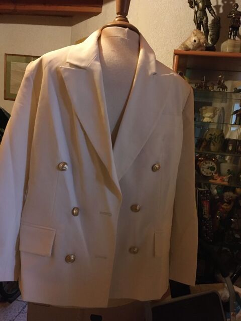 Jolie veste été printemps taille 42/44 couleur blanc cassé 20 Saint-Julien-les-Rosiers (30)