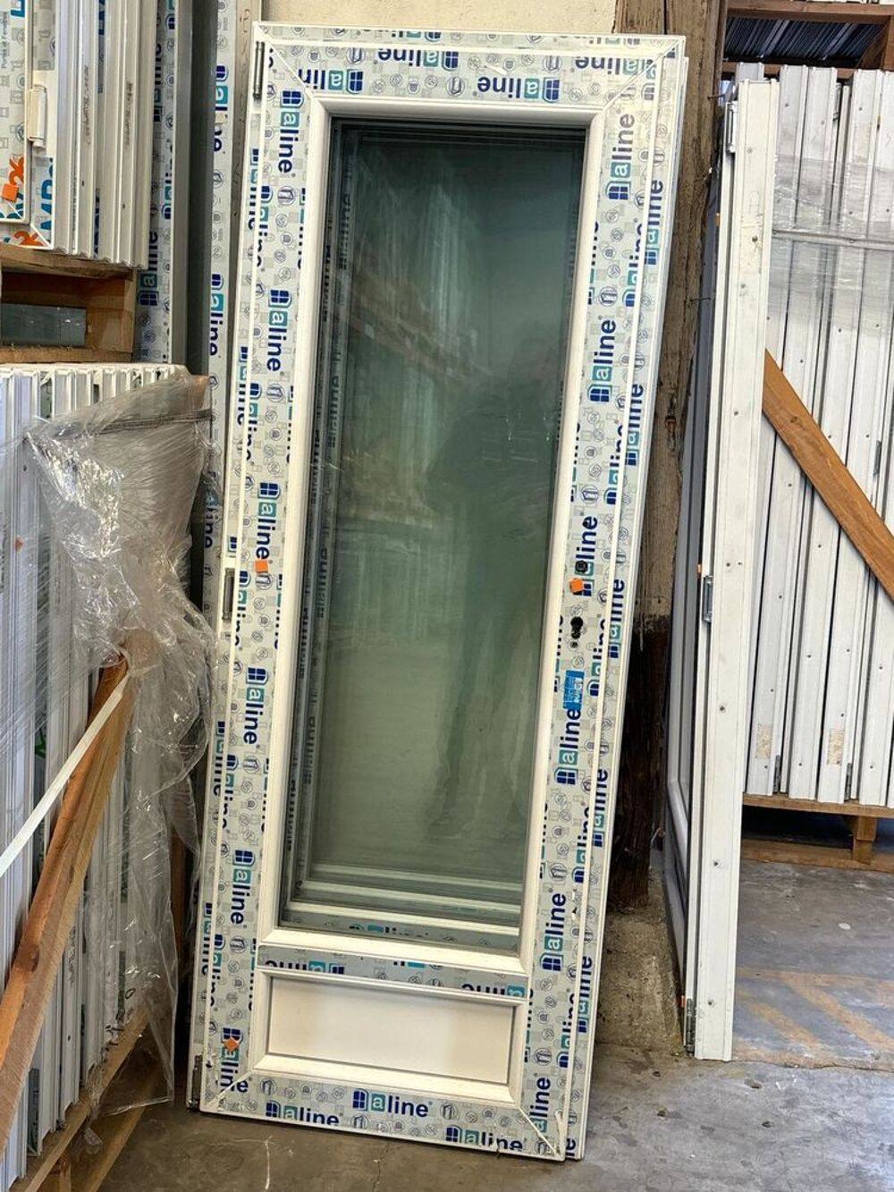 Porte-fen&ecirc;tre 1 vantail stock. TEL : 0768349324 Bricolage