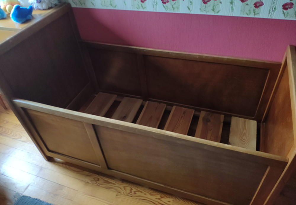 Lit ancien en bois pour b&eacute;b&eacute; Mobilier enfants
