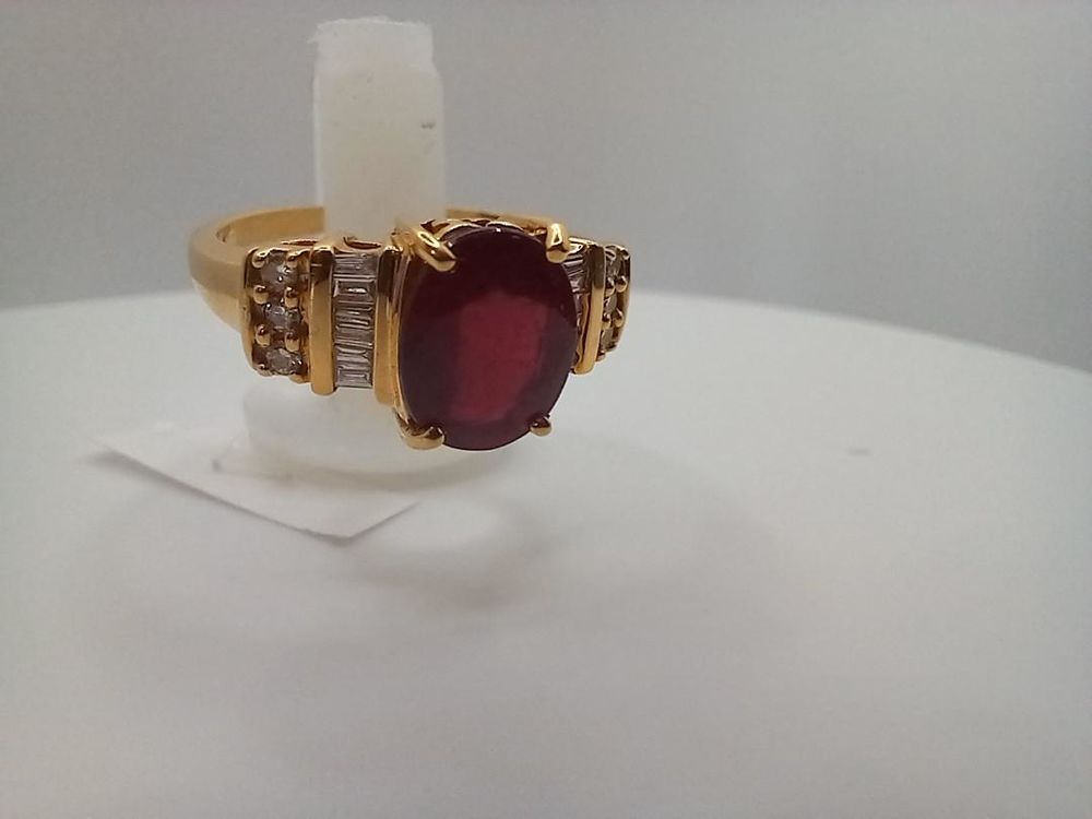 bague or 18 carats rubis de 2,84ct &eacute;paul&eacute; de diamants Bijoux et montres