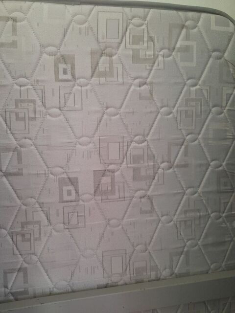 Lit bois+matelas 350 Saint-Andr� (97)