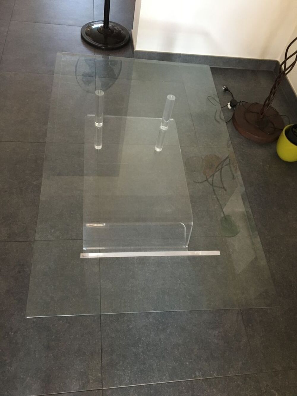 Table de salon en verre et r&eacute;sine Meubles