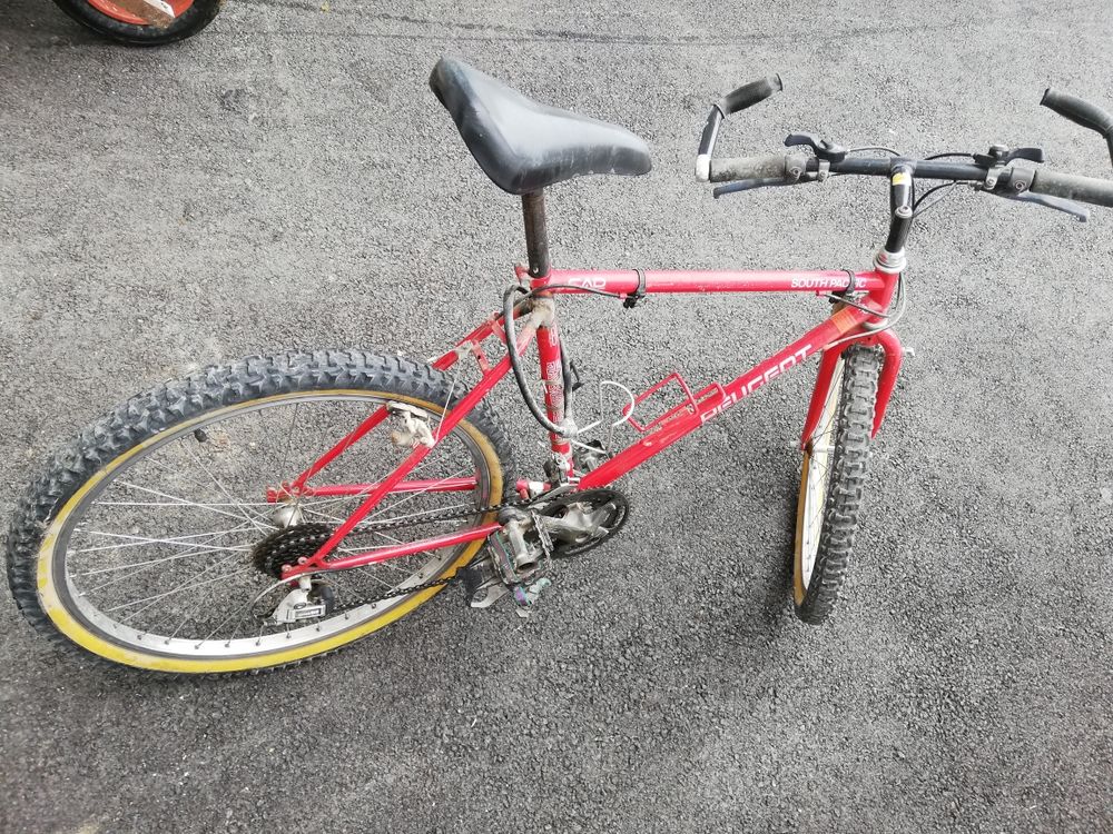 V&eacute;lo VTT plus 2 pneux v&eacute;lo 26x2. Vélos