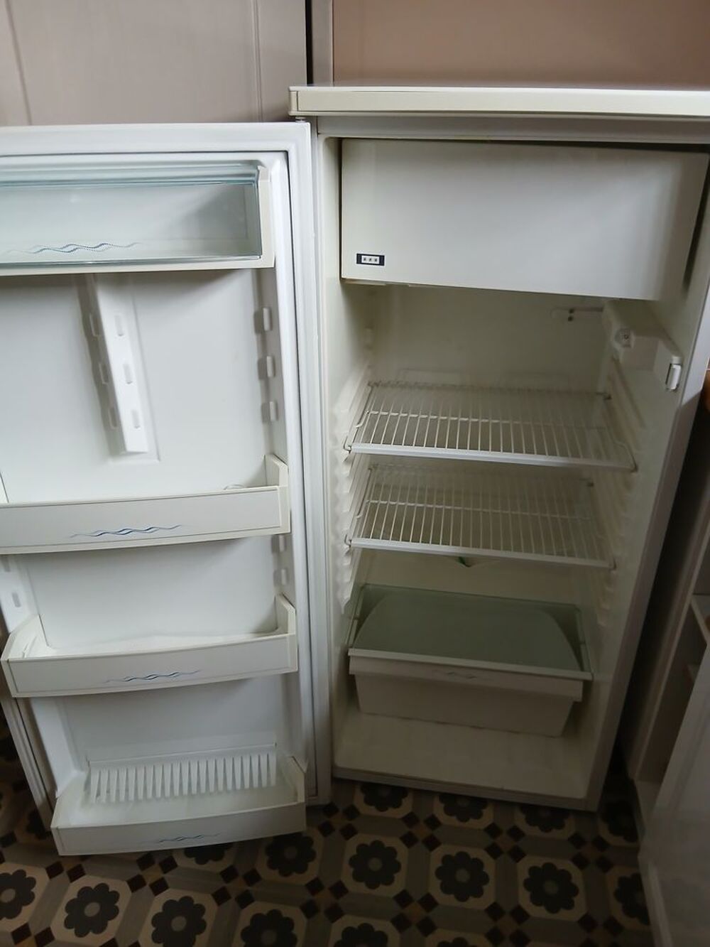 R&eacute;frig&eacute;rateur avec freezer Electroménager