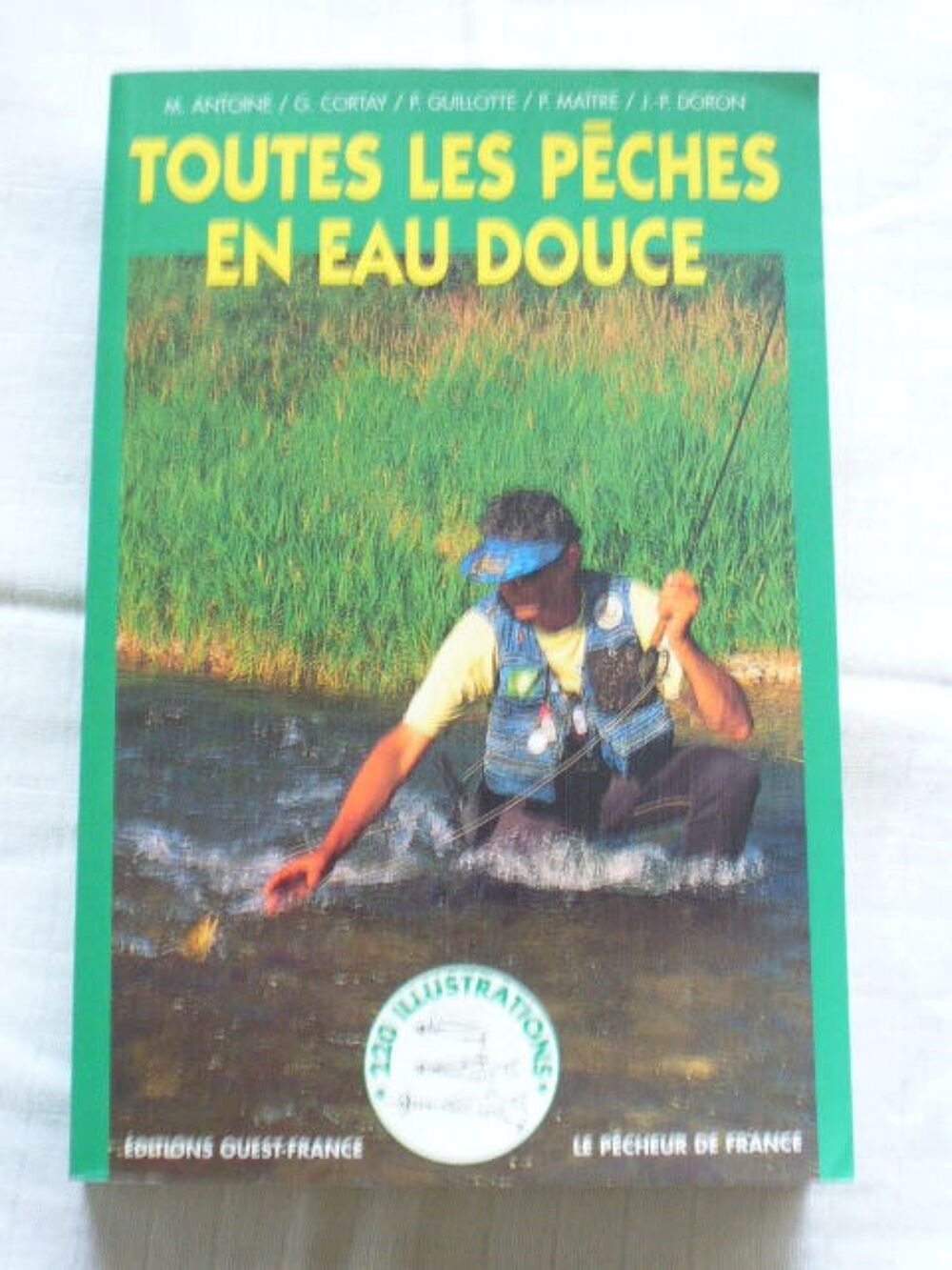Livre P&ecirc;che en eau douce avec nombreuses illustrations. Livres et BD