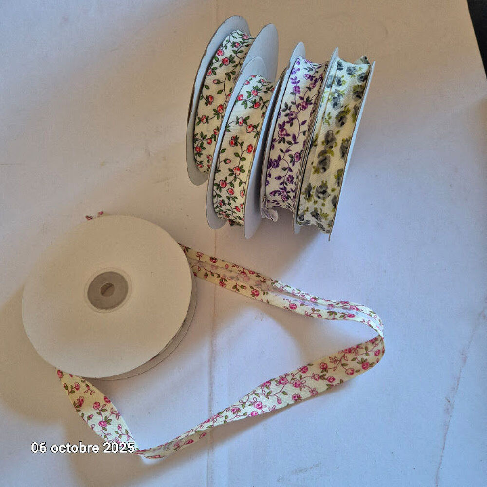 Lot de 5 x 25 m m de biais de couleurs diff&eacute;rentes avec des Bricolage