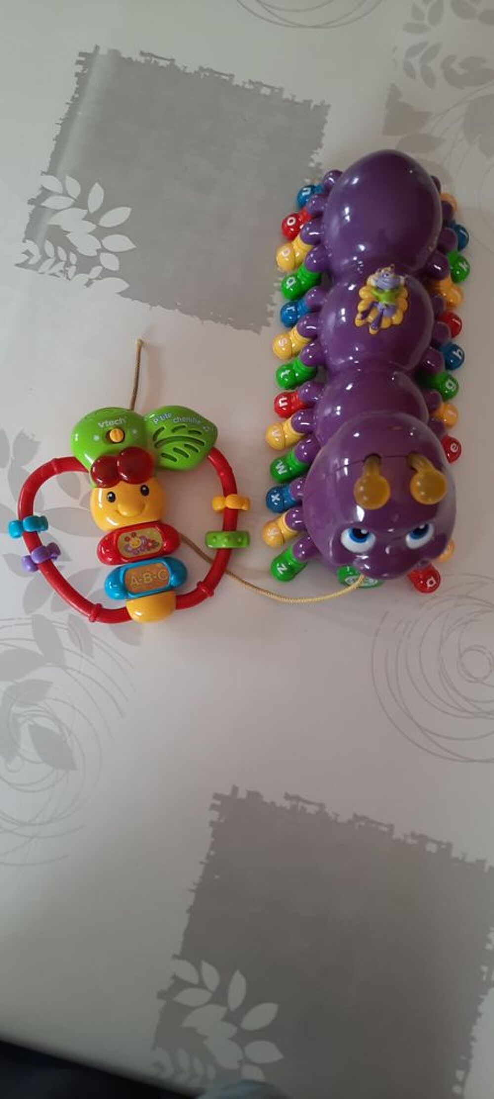 ENSEMBLE CHENILLE ET ABEILLE VTECH,
Jeux / jouets