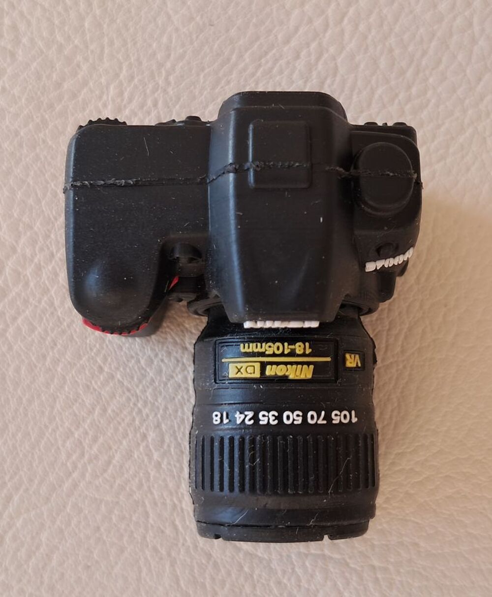 cl&eacute; usb 8 gb reproduction d'un appareil photo nikon D 7000
Matériel informatique