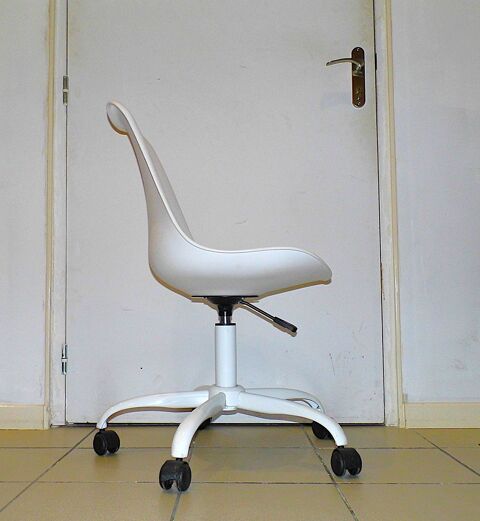 Chaise de bureau scandinave 5 roulettes reglables tres bon �tat 70 Dunkerque (59)