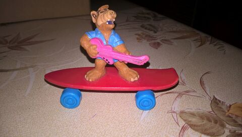 Ancienne petite figurine  ALF SUR SKATEBOARD . 12 Flers-en-Escrebieux (59)