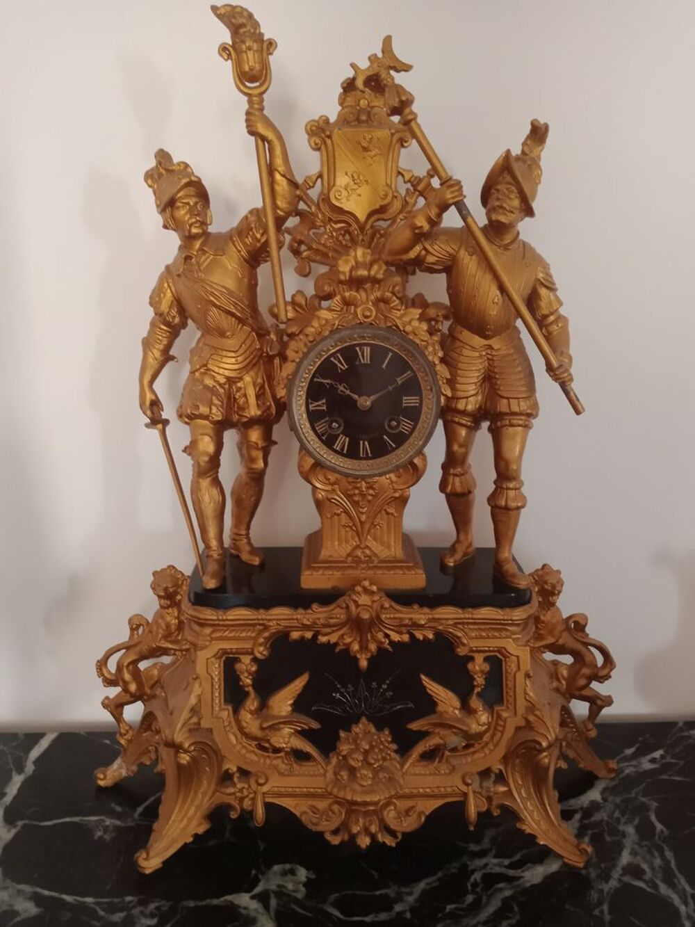 Pendule en r&eacute;gule Meubles