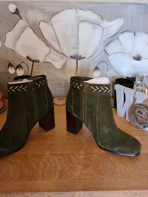 Tr�s belles bottines vert cuir et daim .P39. Neuves. 45 Oullins (69)