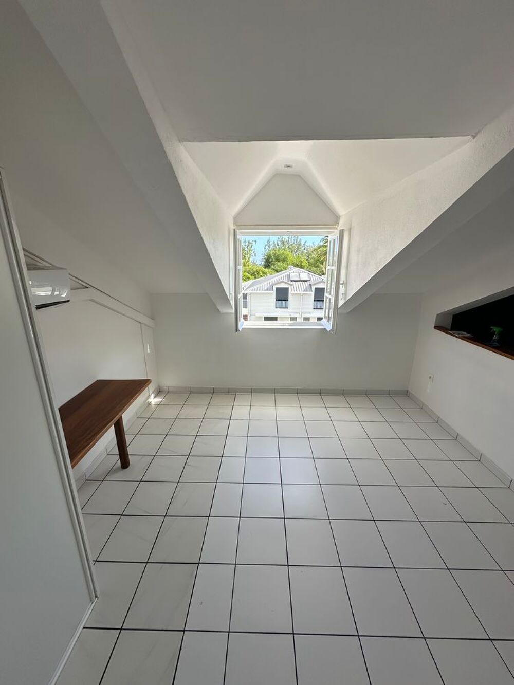 Location Appartement studio 03e étage centre ville de la saline les bains Saint-paul