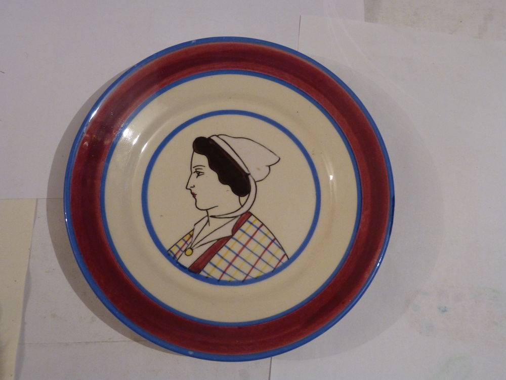 ASSIETTE HB QUIMPER tete de bretonne manteau a carreau 