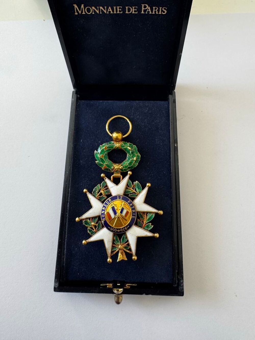 M&eacute;daille l&eacute;gion d'honneur 3 eme r&eacute;publique en OR 18k poin&ccedil;on t&ecirc;te d'aigle 