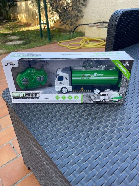 Jouet Camion t�l�commande  \'\'  Sanitation city maintenance team  \'\' Saleilles (66)