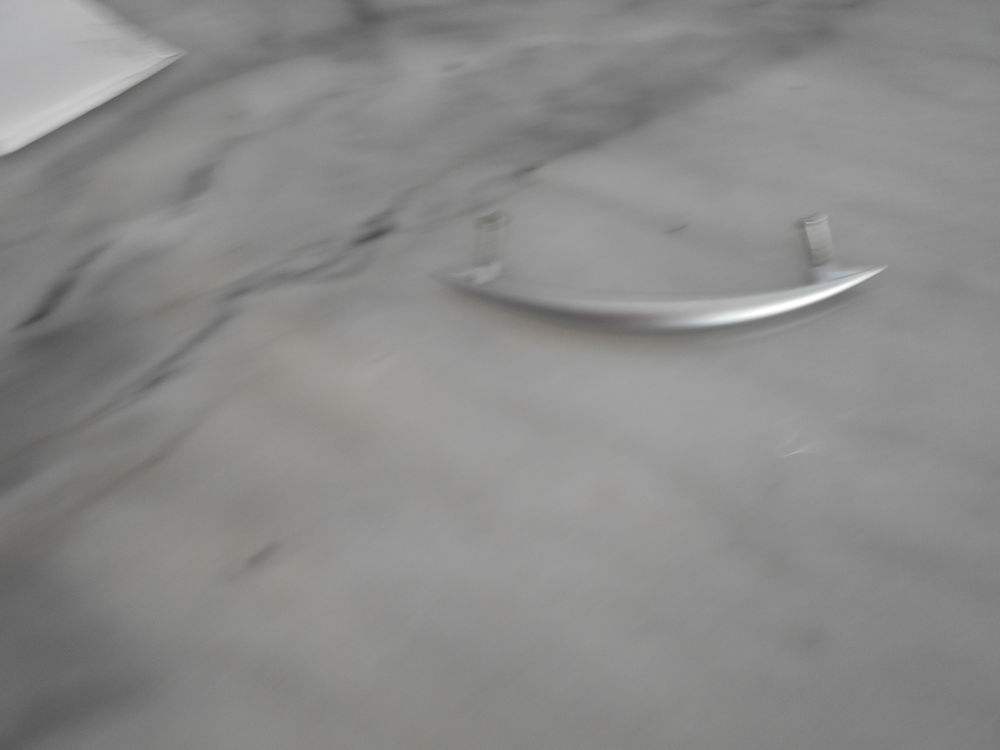 LOT DE CINQ POIGNEES DE MEUBLES INOX Bricolage