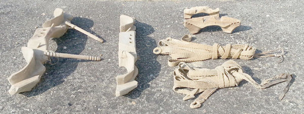   4 jougs anciens avec liens pour attelage d'origine 