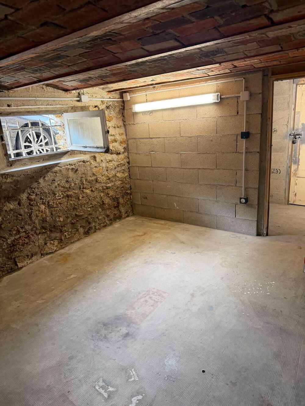 Location Parking/Garage Stockage s�curis� avec �lectricit� Ozoir-la-ferri�re