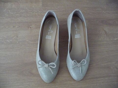 Chaussures dor�es taille 37 en cuir 50 Celles-sur-Belle (79)