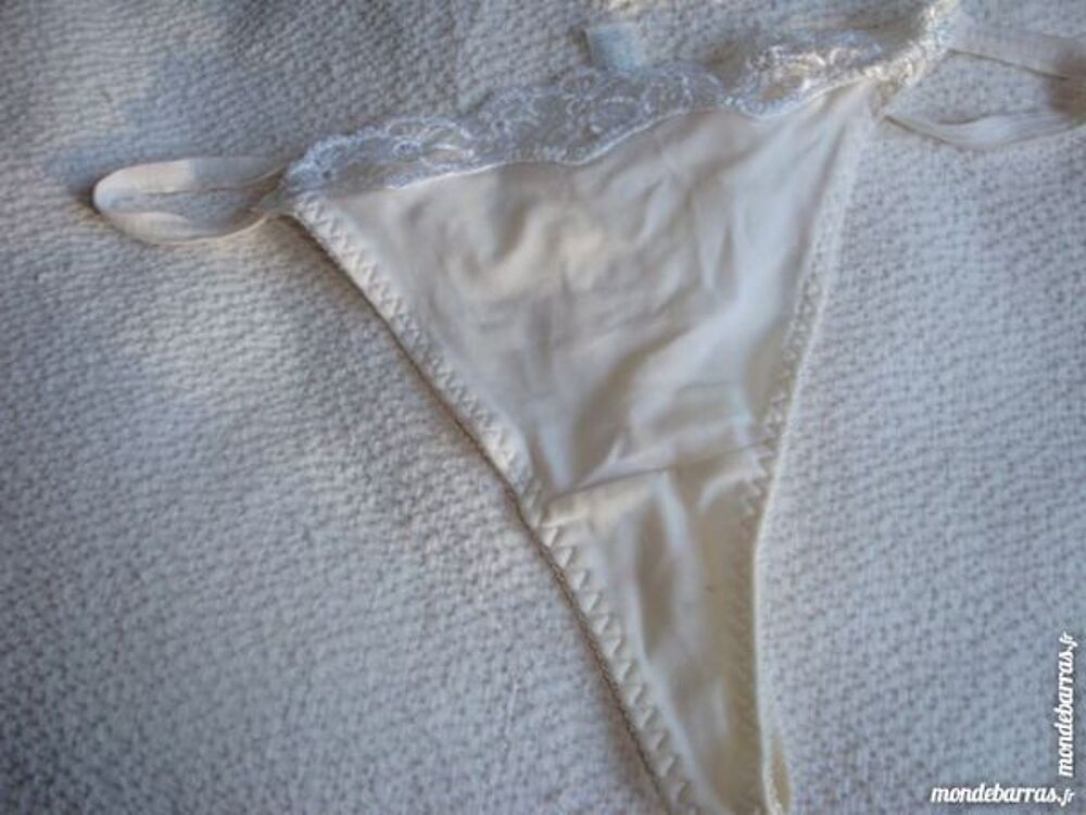 Ensemble soutien gorge et string marque HECTCHER Vêtements