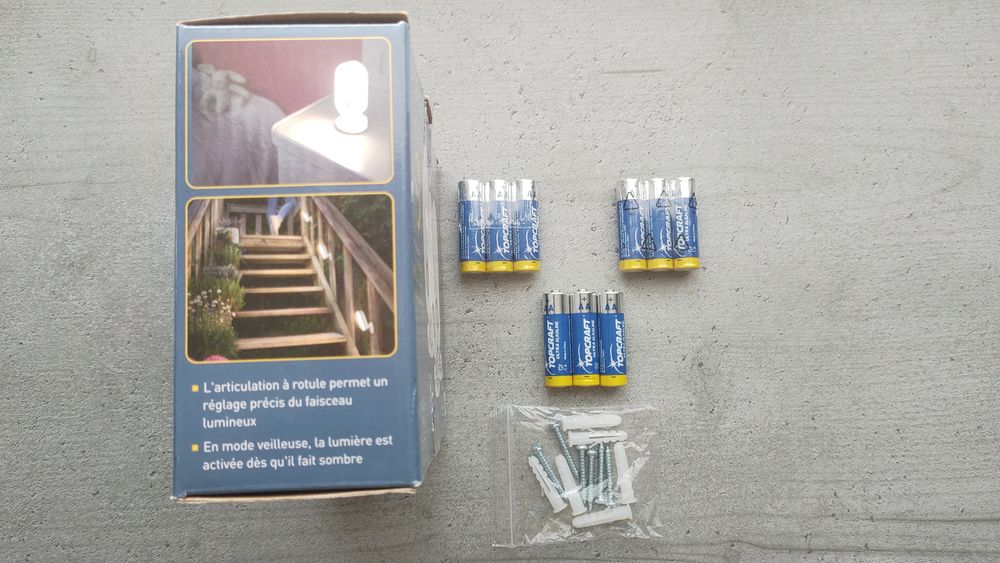 Lot de 3 Balises LED (Neuves) avec D&eacute;tecteur de Mouvement Décoration