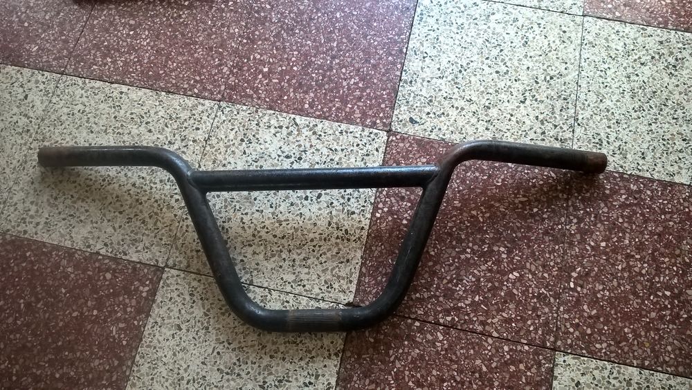 Guidons anciens VTT BMX. Vélos