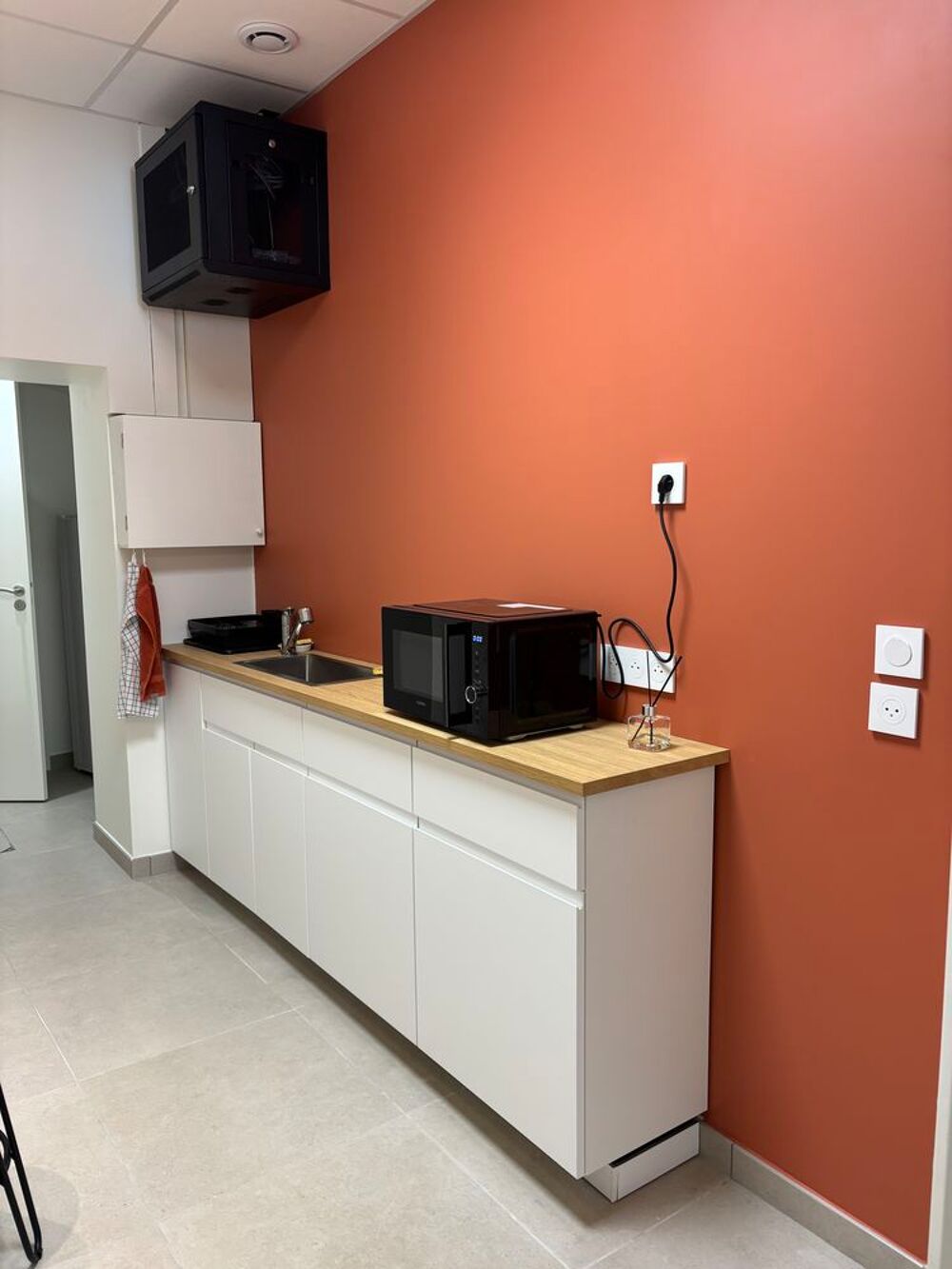 Location Autre bureau avec pierres et grands rangements quartier Zola Nantes