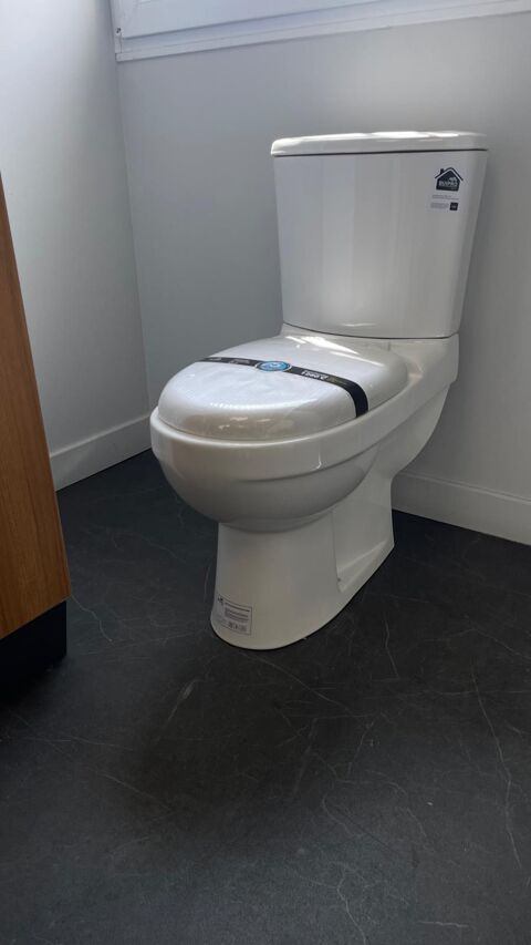 Cuvettes WC stock. TEL : 0768349324 49 Aubervilliers (93)