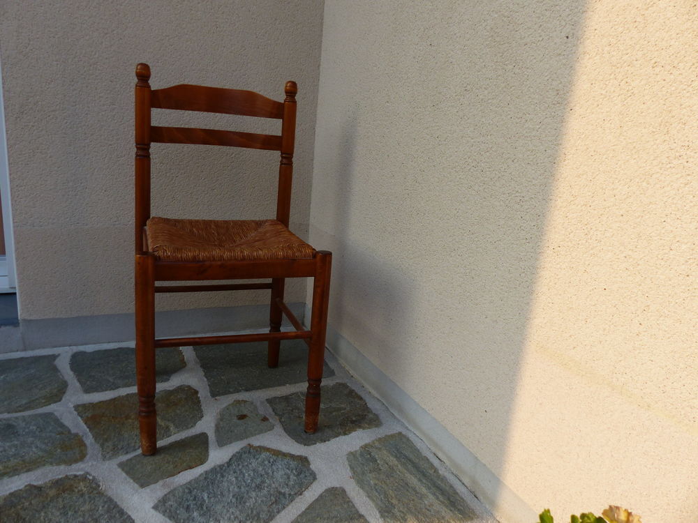 CHAISES PAILLE ET BOIS (4)
BON ETAT Meubles