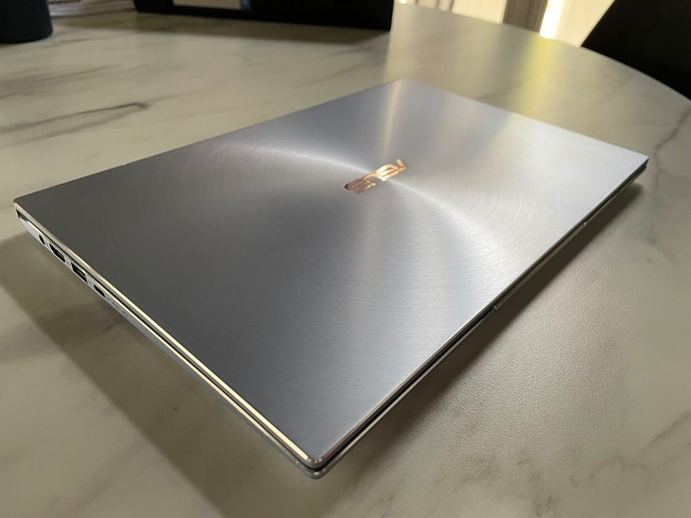 Ordinateur portable Asus Zenbook id&eacute;al pour les &eacute;tudiants Mat�riel informatique