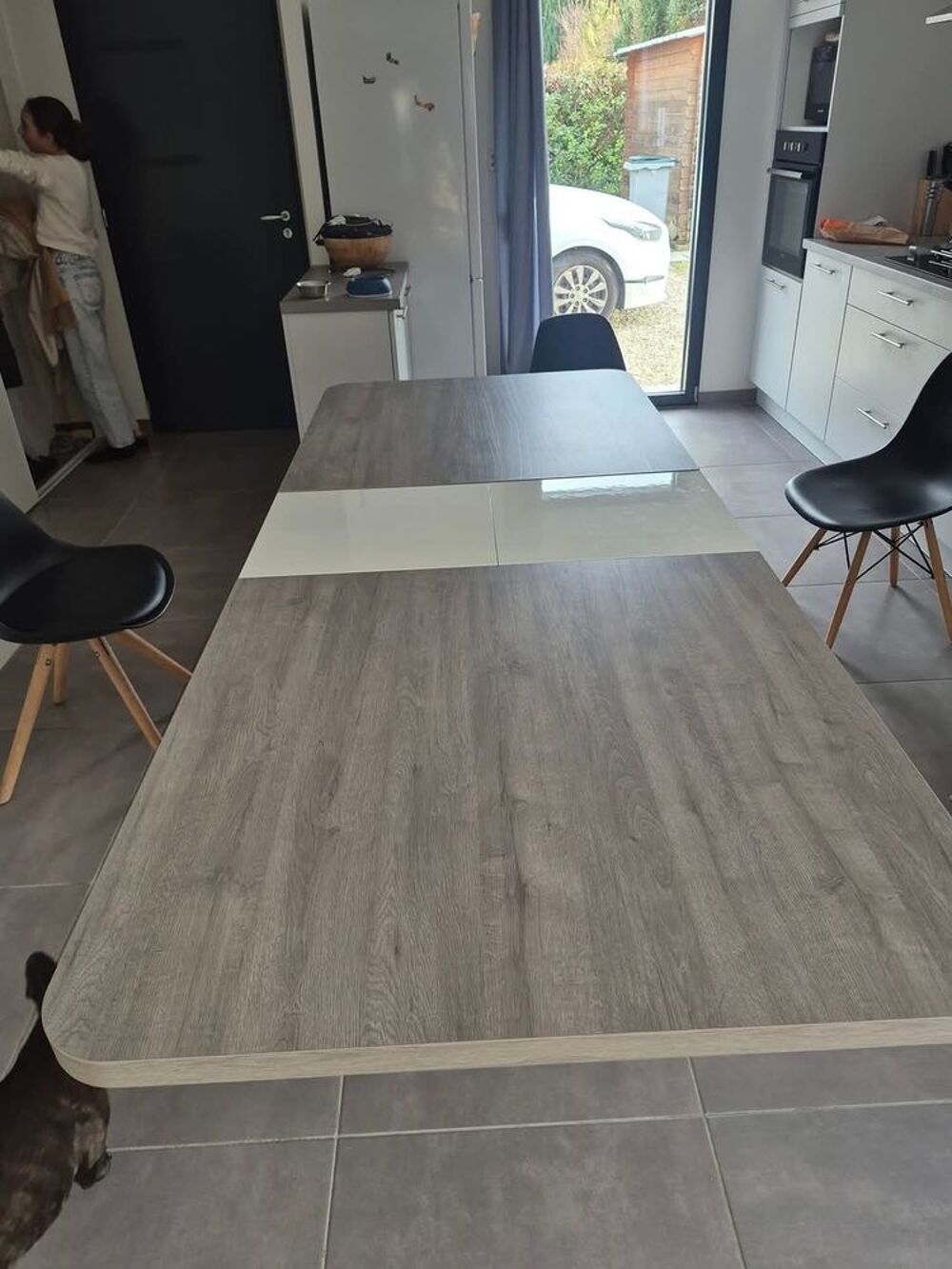 Table &agrave; manger de tr&egrave;s bonne qualit&eacute; Meubles
