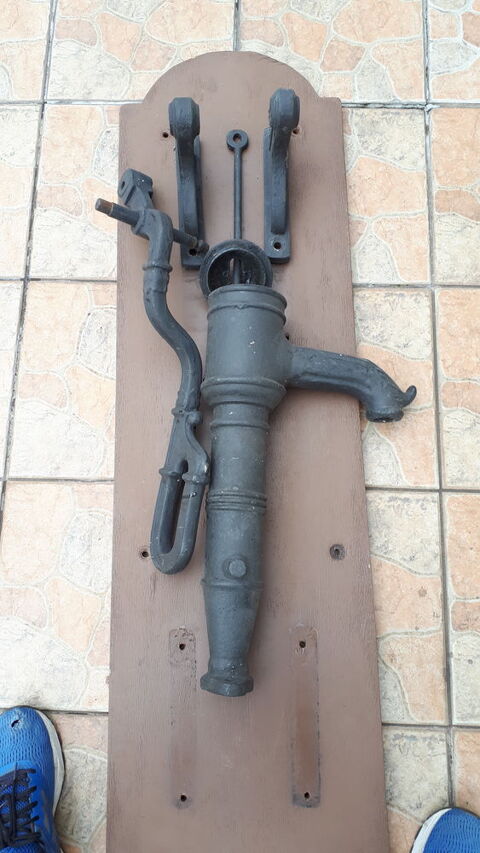 ANCIENNE POMPE A EAU 0 Dunkerque (59)