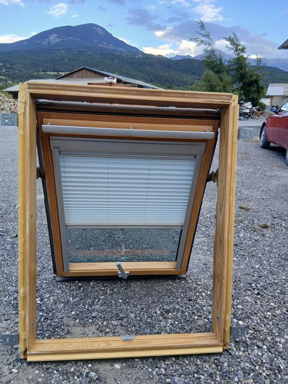Fen&ecirc;tre de toit Velux 78x98 cm + Store + Raccord d'&eacute;tanch&eacute;it&eacute; Bricolage