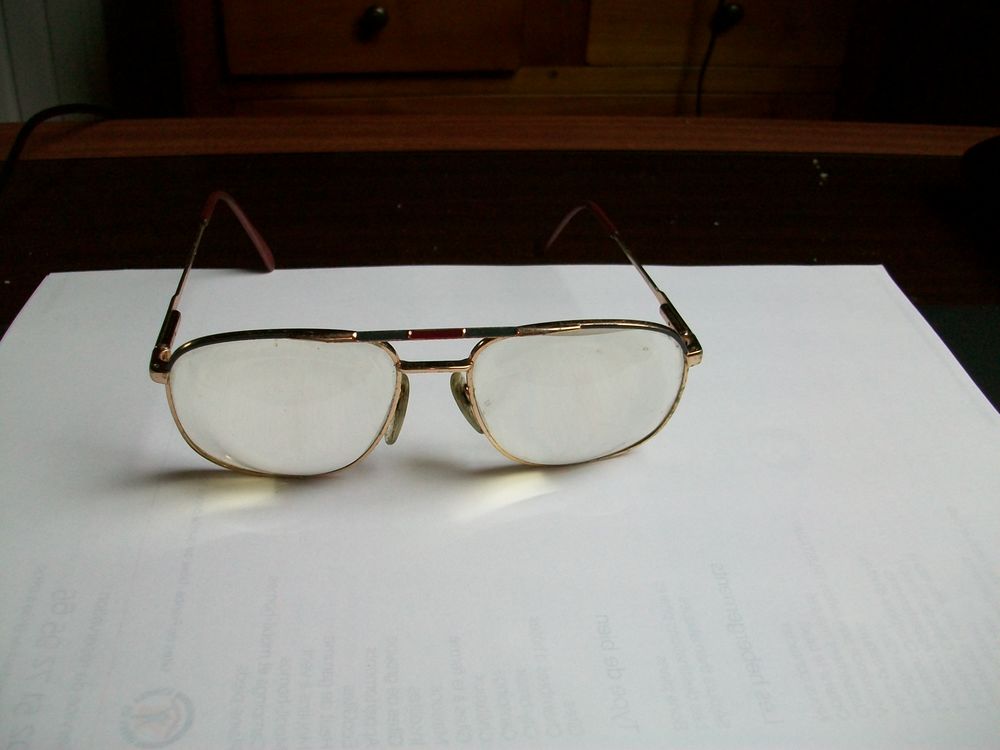 Paire de lunettes tr&egrave;s anciennes Bijoux et montres
