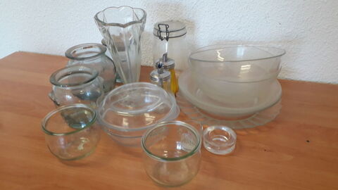 lot de vases et bocaux divers, le lot en photo 10euros 10 Hy�res (83)