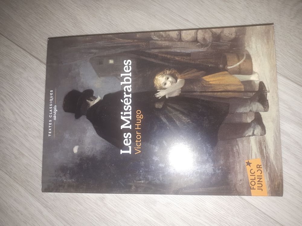 Livre de poche les mis&eacute;rables Livres et BD