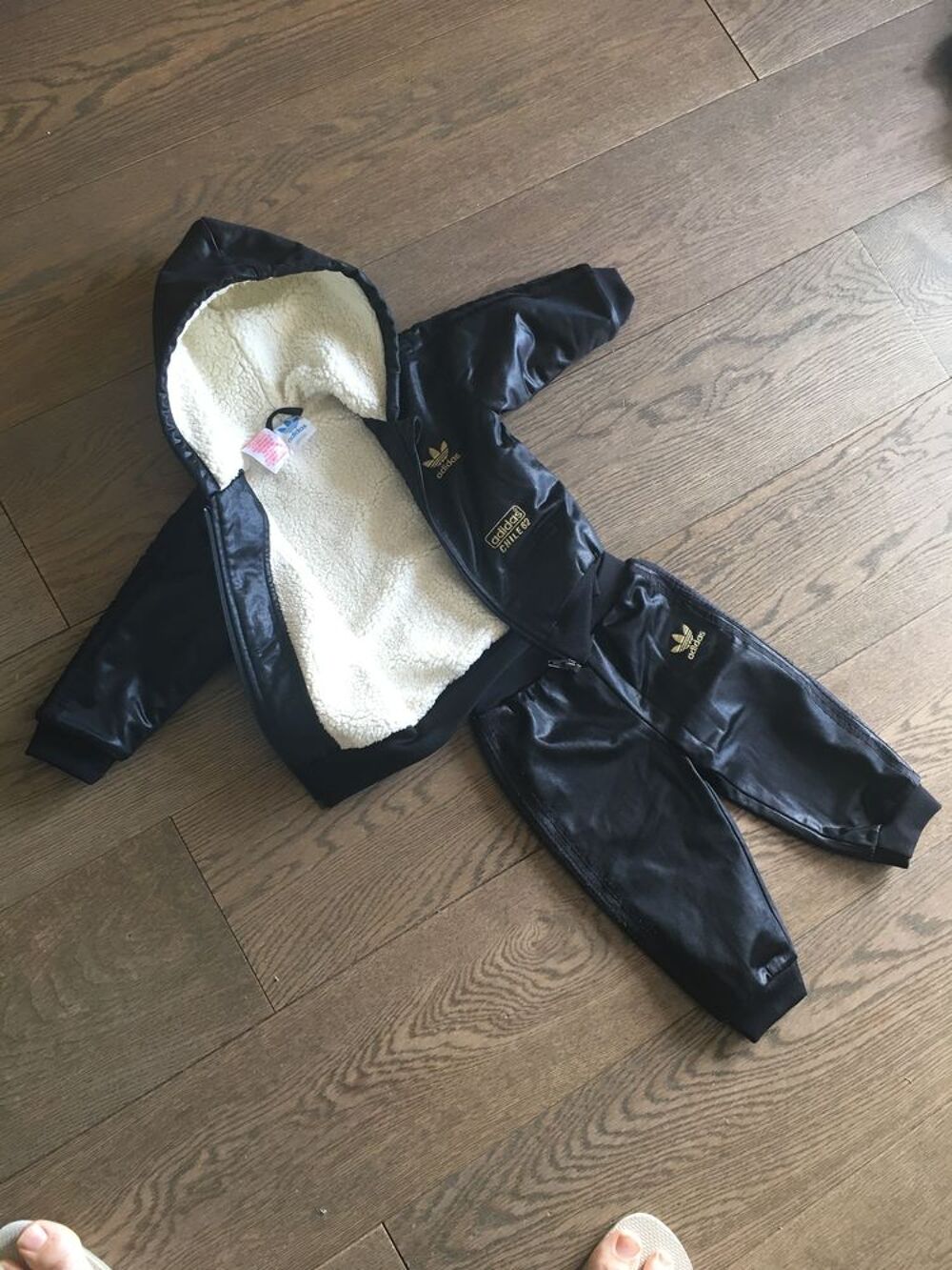 ensemble surv&ecirc;tement noir adidas 12 mois Vêtements enfants