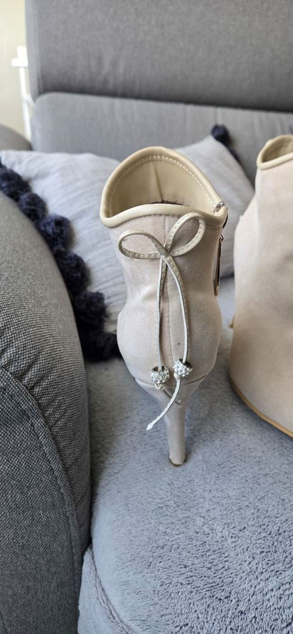Jolies petite bottines &agrave; talons,. Chaussures